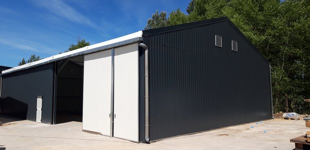 Le bâtiment métallique Spaciotempo