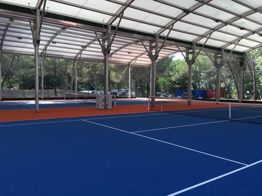 Un même poteau pour soutenir deux bâtiments