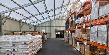 Bâtiment pour stockage sur racks