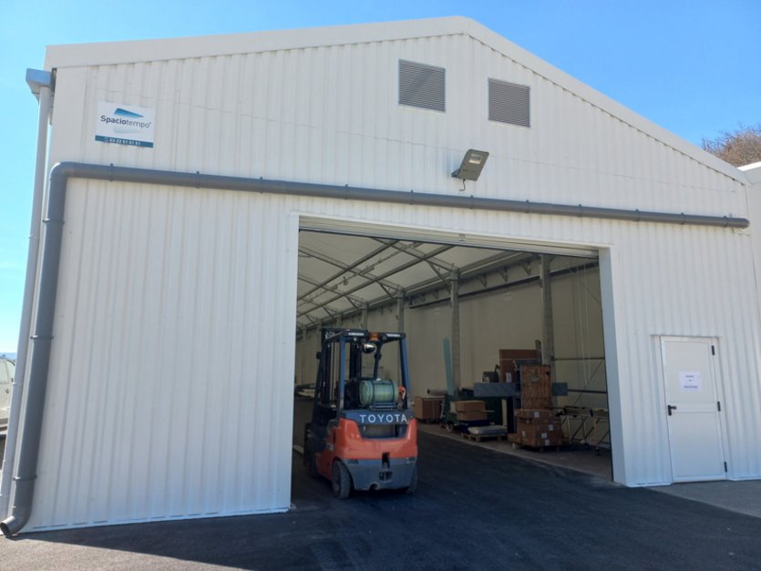 Batiment de stockage accolé