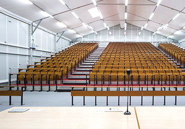 Des amphithéâtres temporaires et salles de cours