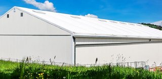 Un bâtiment pour veiller sur la poudre de lait